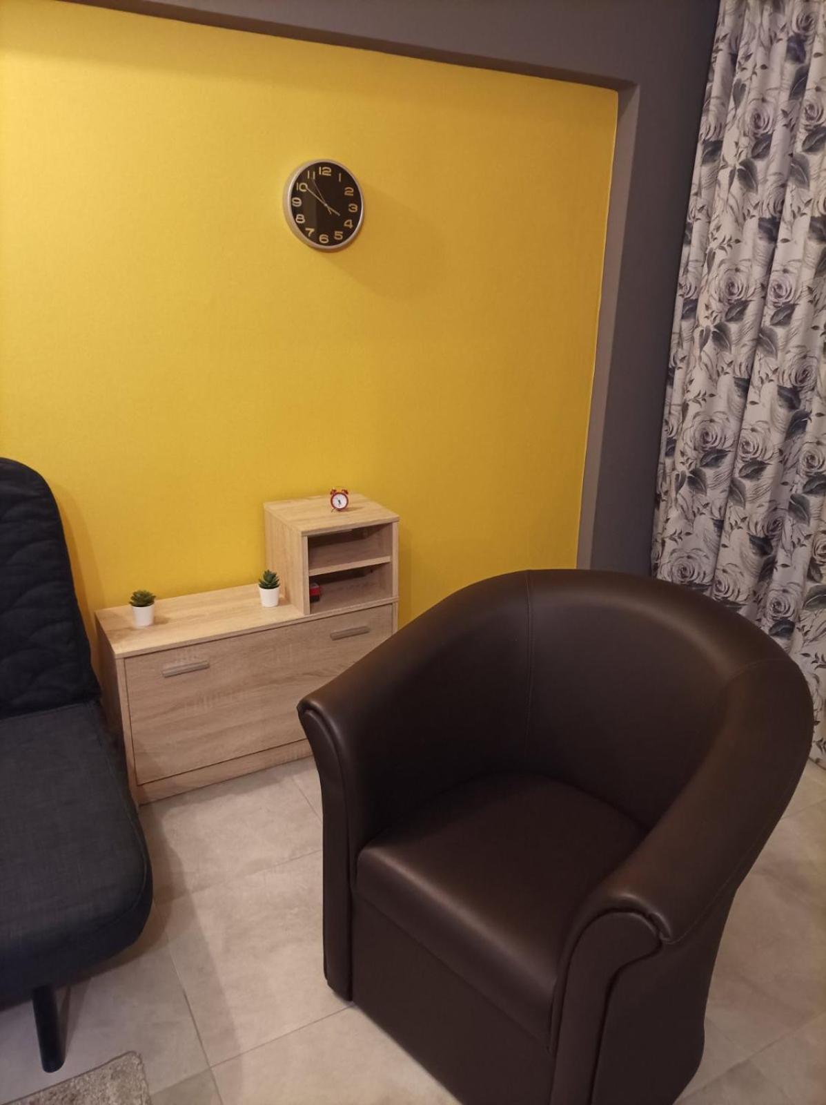 The Urbanite Apartment Kavala Bagian luar foto